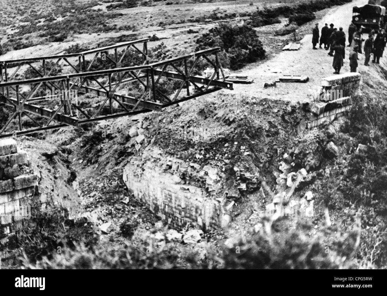 Ereignisse, griechischer Bürgerkrieg 1946 - 1949, durch die Demokratische Armee gesprengte Brücke zwischen Joannina und Konitsa, 5.1.1948, Griechenland, Krieg, Kriege, Sabotage, Abrisse, Abrisse, 1940er, 20. Jahrhundert, 40er, historisch, Menschen, zusätzliche-Rechte-Clearences-nicht vorhanden Stockfoto