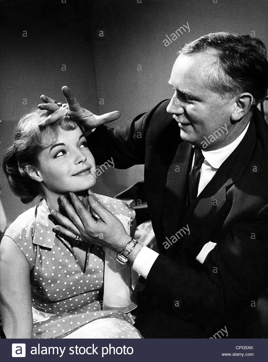 Käutner, Helmut, 25.3.1908 20.4.1980, deutscher Regisseur und Schauspieler, halbe Länge, mit