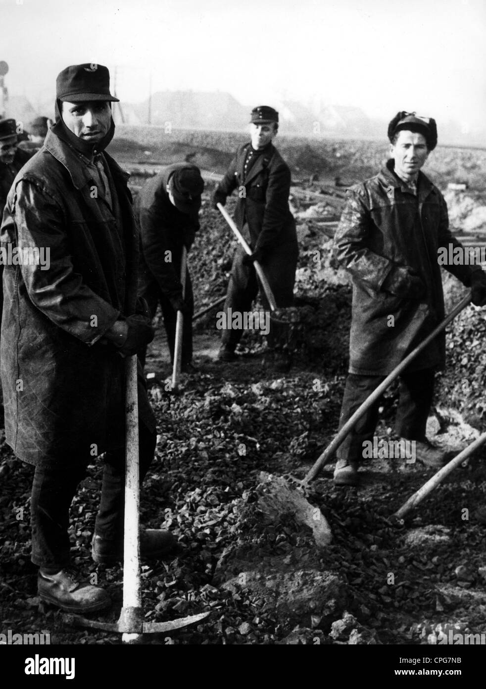 Personen, Beruf, Bauarbeiter, türkische Arbeiter im Eisenbahnbau, Niedersachsen, 1964, Zusatzrechte-Freiungen-nicht vorhanden Stockfoto