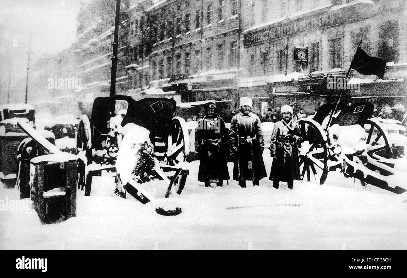 Geographie / Reisen, Russland, Revolution 1917, Februarrevolution, 23.2.- 3.3.1917, Barrikade in Petrograd, Sankt Petersburg, Soldaten, Feldgewehr, revolutionäre, Winter, Schnee, erster Weltkrieg / 1. Weltkrieg, historisch, historisch, 20. Jahrhundert, 1910er, Menschen, Zusatzrechte-Clearences-nicht vorhanden Stockfoto