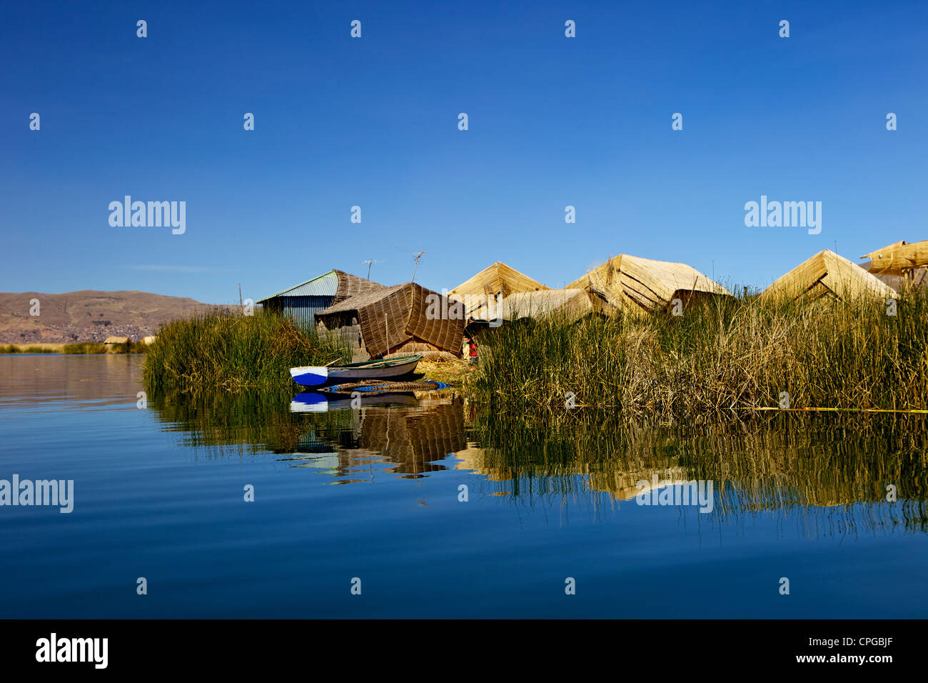 Schwimmende Inseln der Uros, Häuser traditionelle Reed Boote und Reed ...