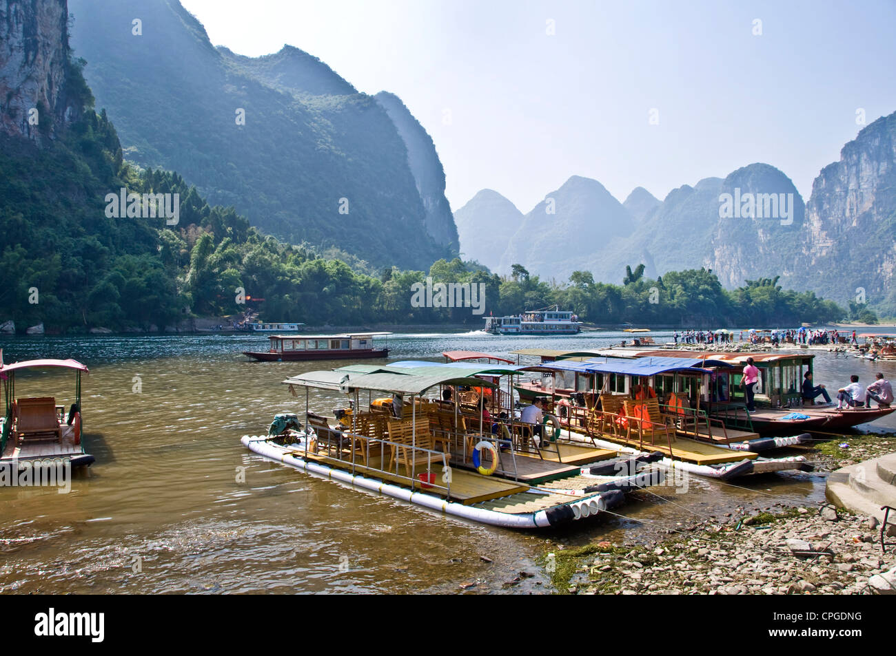 Li-Fluss zwischen Guilin und Yangshuo, Provinz Guangxi - China Stockfoto