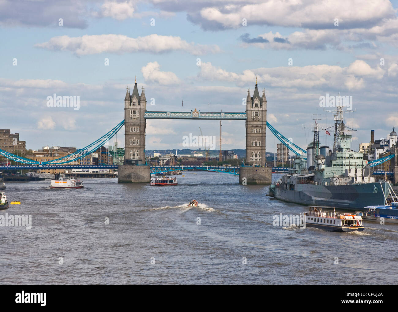 Thames Panorama Aussicht Blick auf den Fluss Szene mit Note 1 aufgeführt, Tower Bridge und Museum Schiff HMS Belfast London England Europa Stockfoto