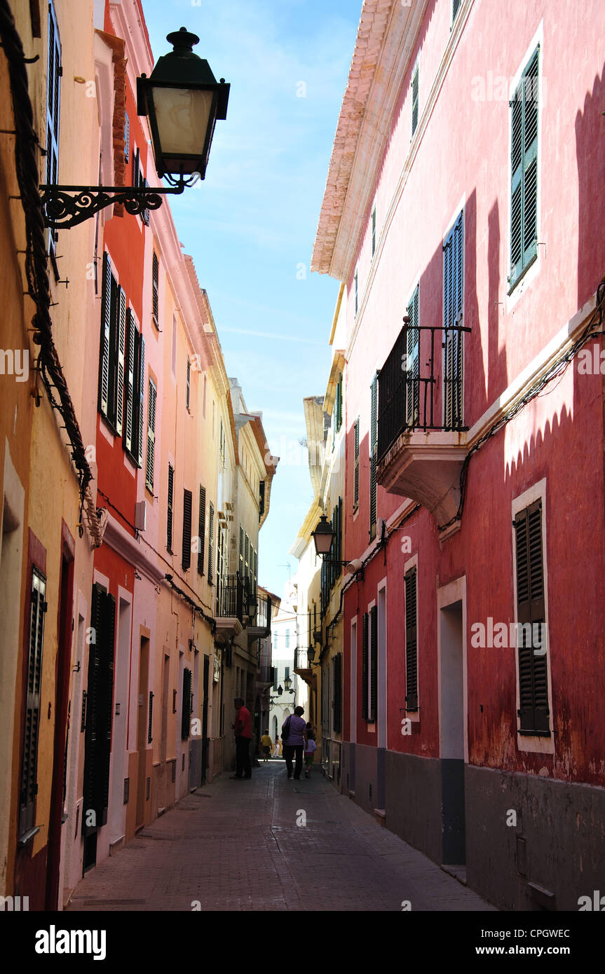 Gasse in der Altstadt, Carrer del Portal De La Font, Ciutadella de Menorca, Menorca, Balearen, Spanien Stockfoto