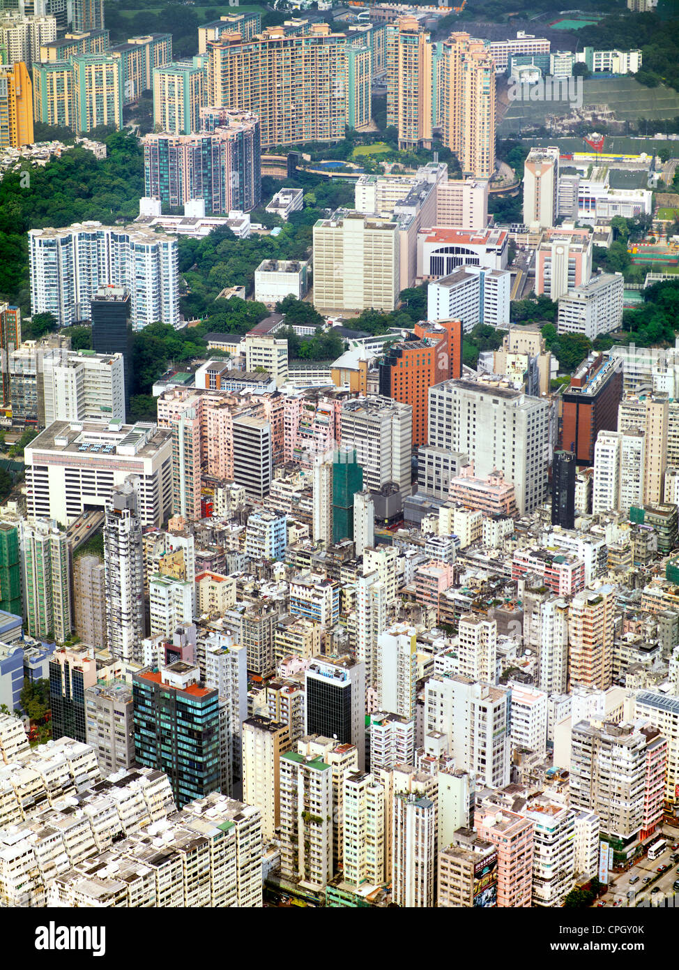 Die Luftaufnahme zeigt die Dichte von Wohngebäuden in Kowloon, Hong Hong. September 2011. Stockfoto