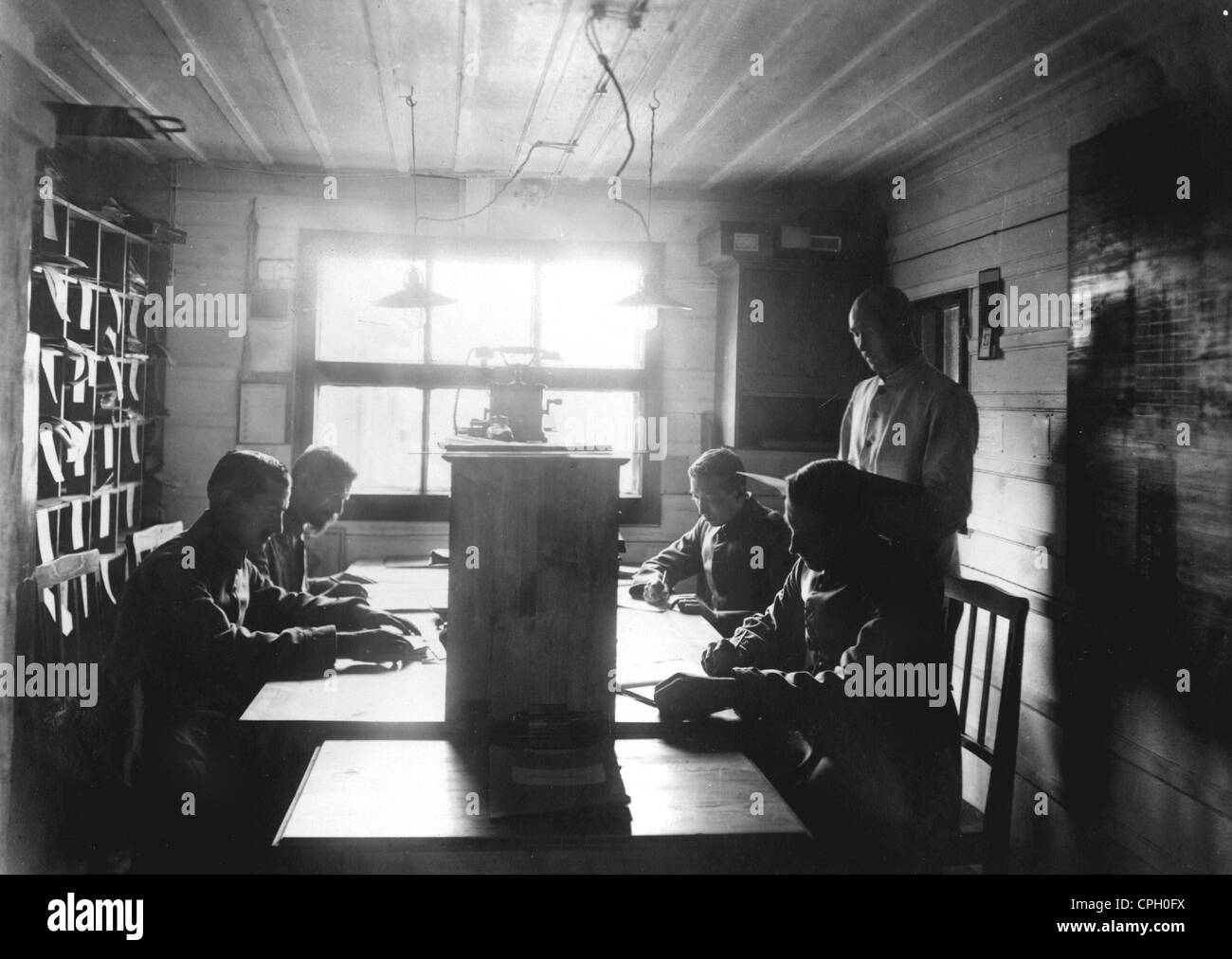 Veranstaltungen, erster Weltkrieg / 1. Weltkrieg, Rückbereich, Ostfront, Waggonlager der Wehrmacht Woyrsch in Linova, Russland, 1916/1917, Zusatzrechte-Freiräumungen-nicht vorhanden Stockfoto