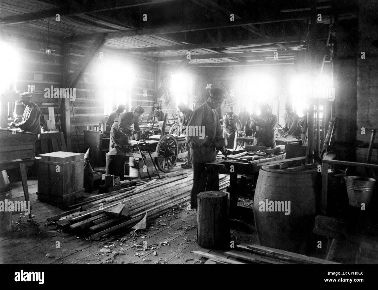 Veranstaltungen, erster Weltkrieg / 1. Weltkrieg, Rückbereich, Ostfront, Waggonlager der Wehrmacht Woyrsch in Linova, Russland, 1916/1917, Zusatzrechte-Freiräumungen-nicht vorhanden Stockfoto