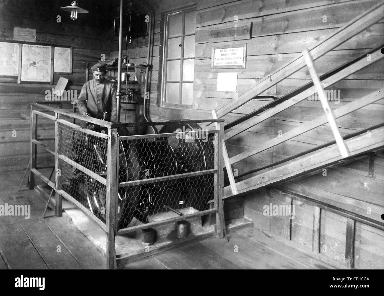 Veranstaltungen, erster Weltkrieg / 1. Weltkrieg, Rückbereich, Ostfront, Waggonlager der Wehrmacht Woyrsch in Linova, Russland, 1916/1917, Zusatzrechte-Freiräumungen-nicht vorhanden Stockfoto