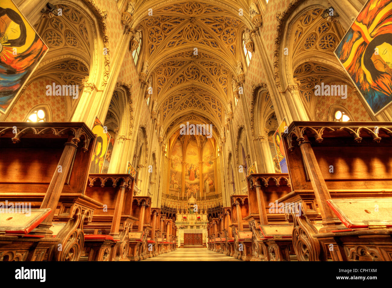 Innenraum der Kirche San Vittore in Pollenzo, Italien. Stockfoto