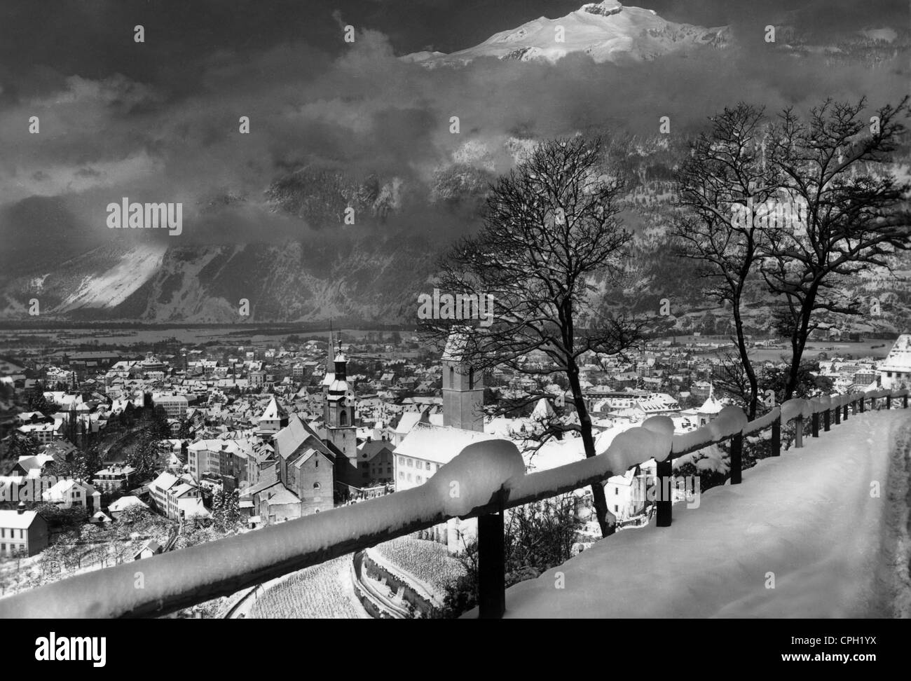 Geographie / Reisen, Schweiz, Chur, Stadtblick mit Calanda, um 1950er Jahre, , Additional-Rights-Clearences-not available Stockfoto