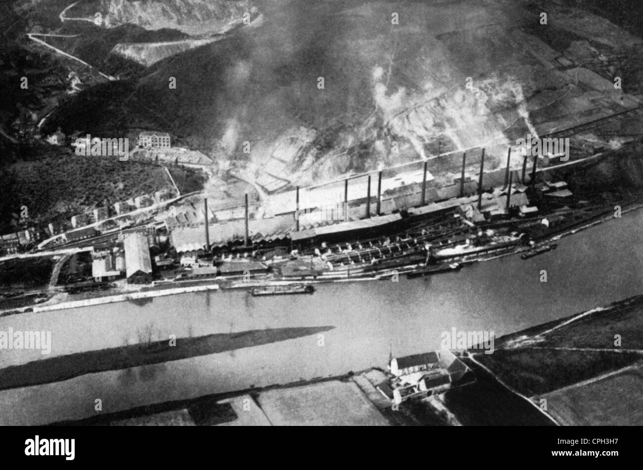Katastrophen, Giftgas, entkommenes Gas über dem Maas-Tal bei Lüttich, Belgien, Dezember 1930, zusätzliche-Rechte-Clearences-nicht verfügbar Stockfoto