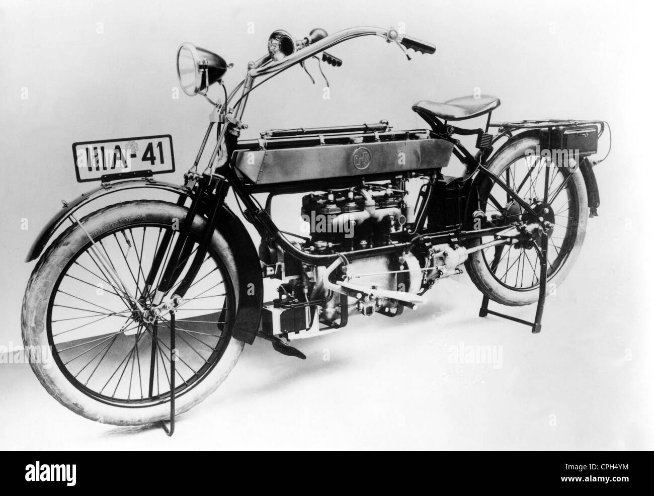 Transport, Motorrad, Belgisches Motorrad der Fabrique Nationale (FN) mit  Generator von Bosch, Stuttgart, um 1910, Zusatzrechte-Abferungen-nicht  vorhanden Stockfotografie - Alamy