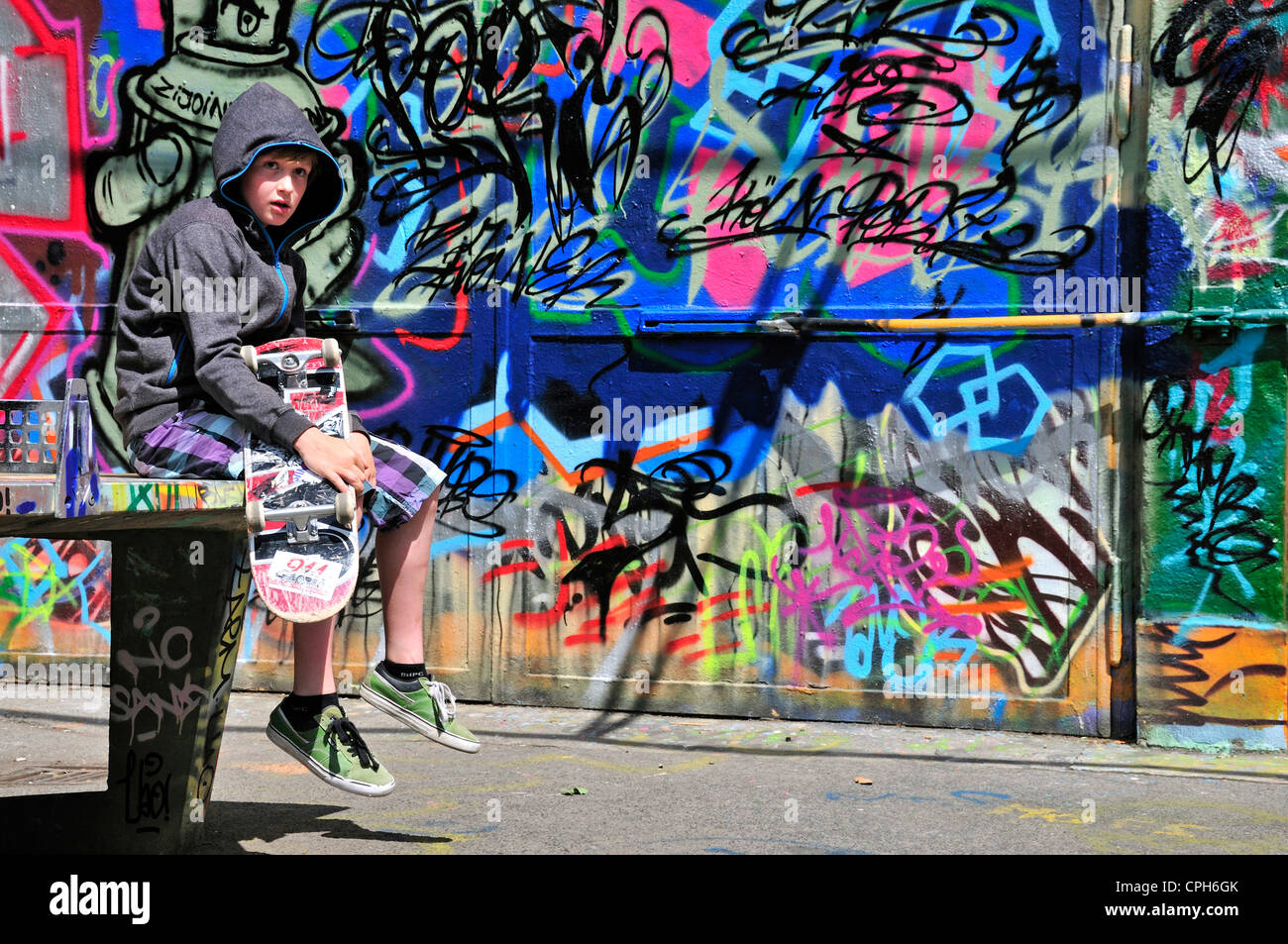 Junge, Deutschland, 11, Europa, Freizeit, Graffiti, Wand, Jugendkultur, junge, Kind, Kind, Köln, Model Release, Nordrhein, s Stockfoto