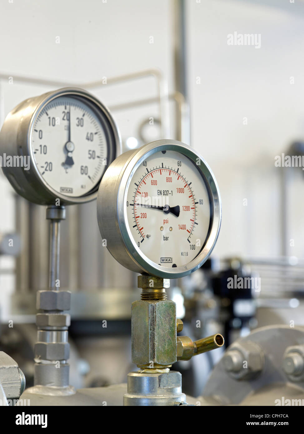 Gas, Gaswerk, Rohre, Industrie, Druck, Messgerät, Manometer, Zeiger, Lugano, Tessin, Schweiz Stockfoto