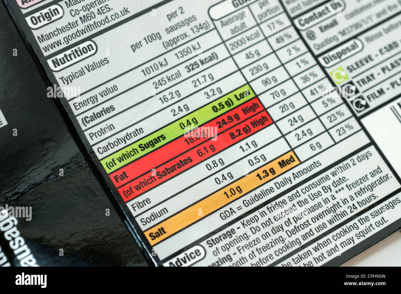 Ampel-System der Nährwertangaben Leitlinien für ein Paket von Co - Op wirklich Irrisistable Würstchen Stockfoto