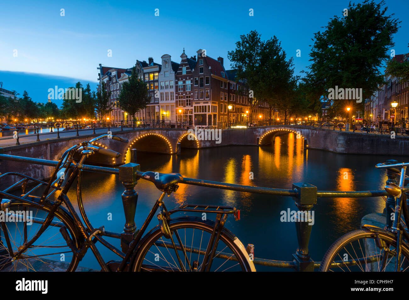 Kaizersgracht in der Abenddämmerung Amsterdam, Niederlande, Holland Stockfoto