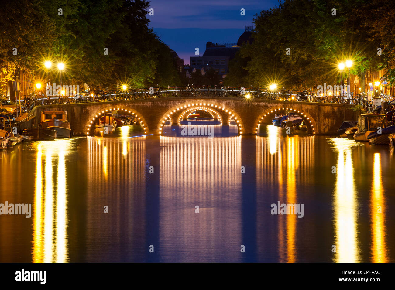 Brücken in der Abenddämmerung Amsterdam, Niederlande, Holland Stockfoto