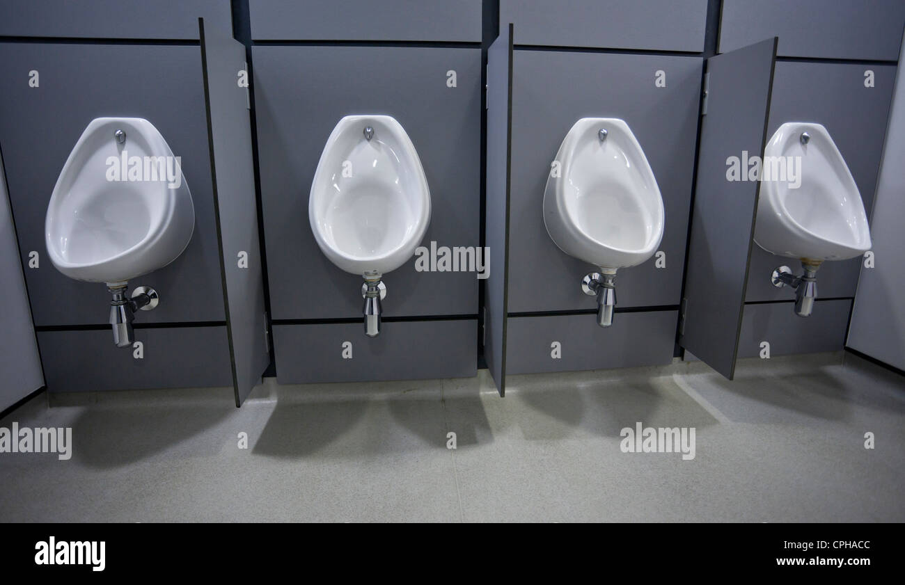 Urinale in Herren Toiletten, London, England, UK Stockfotografie Alamy