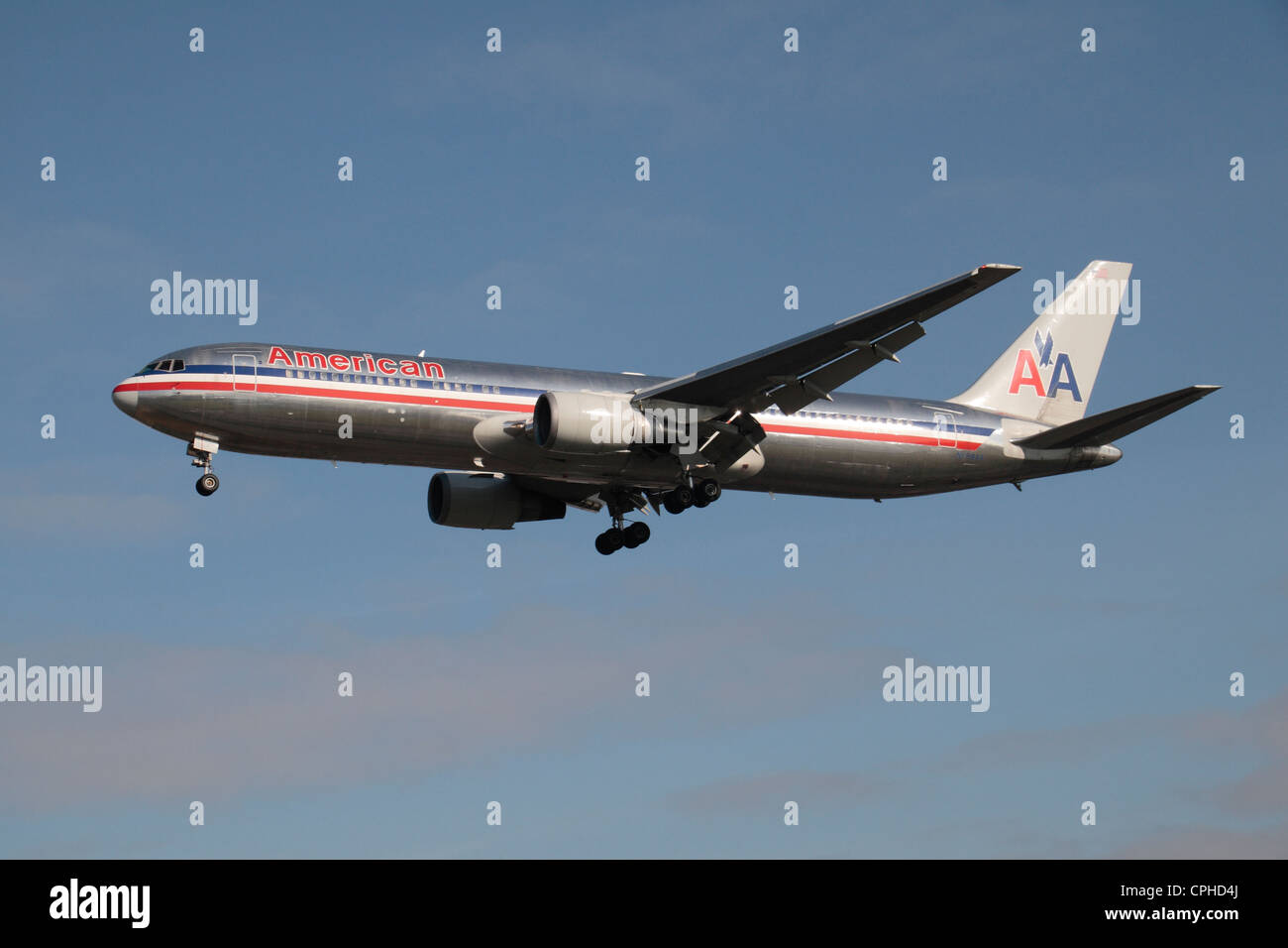 American Airlines Boeing 767-323(ER) (N358AA) über den Boden am Flughafen Heathrow, London, UK. Stockfoto