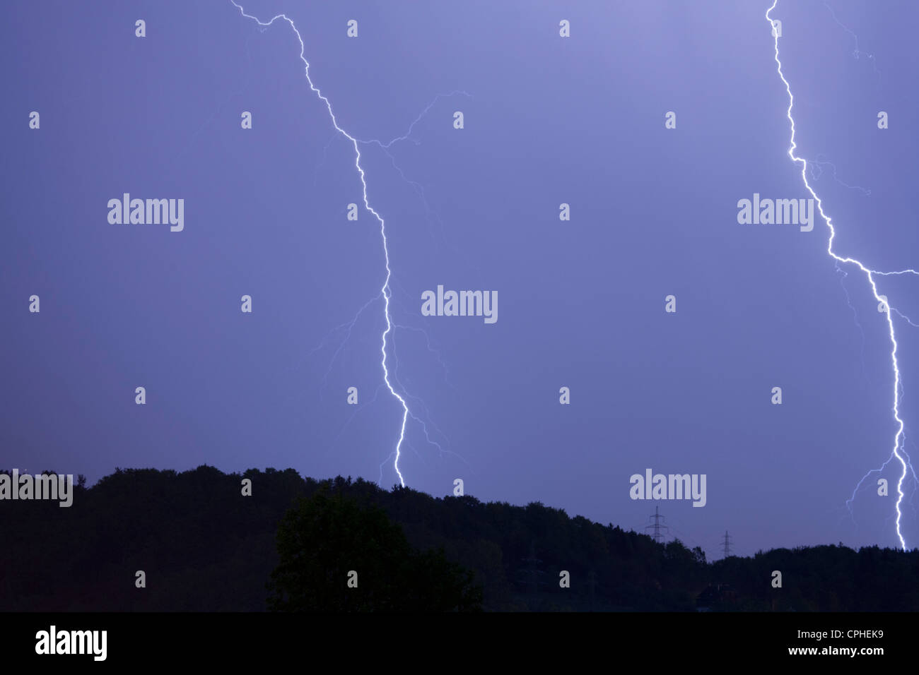 Blitze über Hügel Ljubljana, Slowenien. Stockfoto