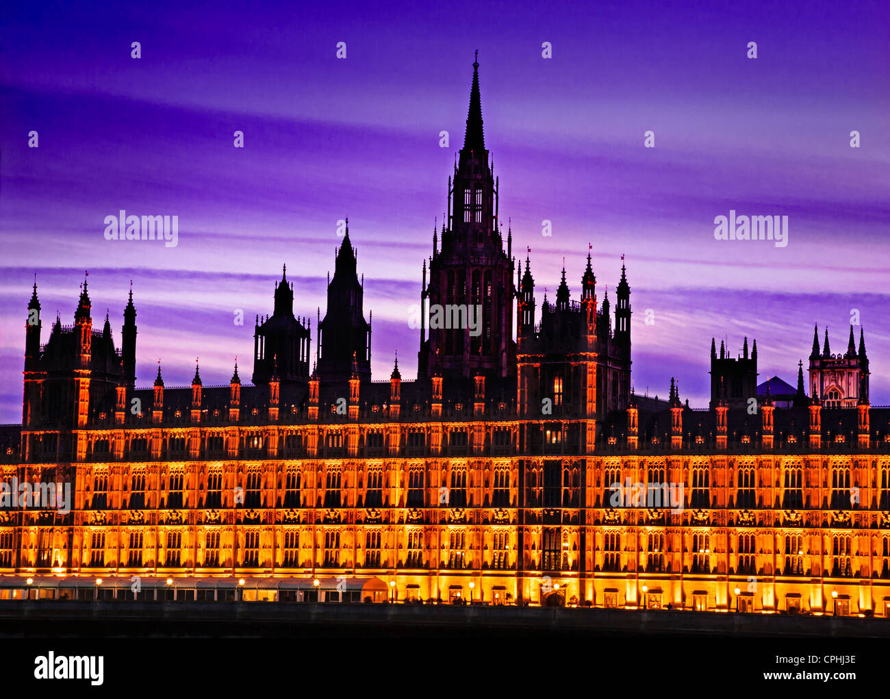 Westminster-Palast, cc beleuchtet in der Abenddämmerung, London, England Stockfoto