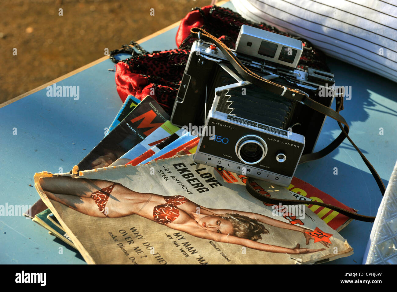 Alte Erinnerungen zum Verkauf auf dem Flohmarkt Stockfoto