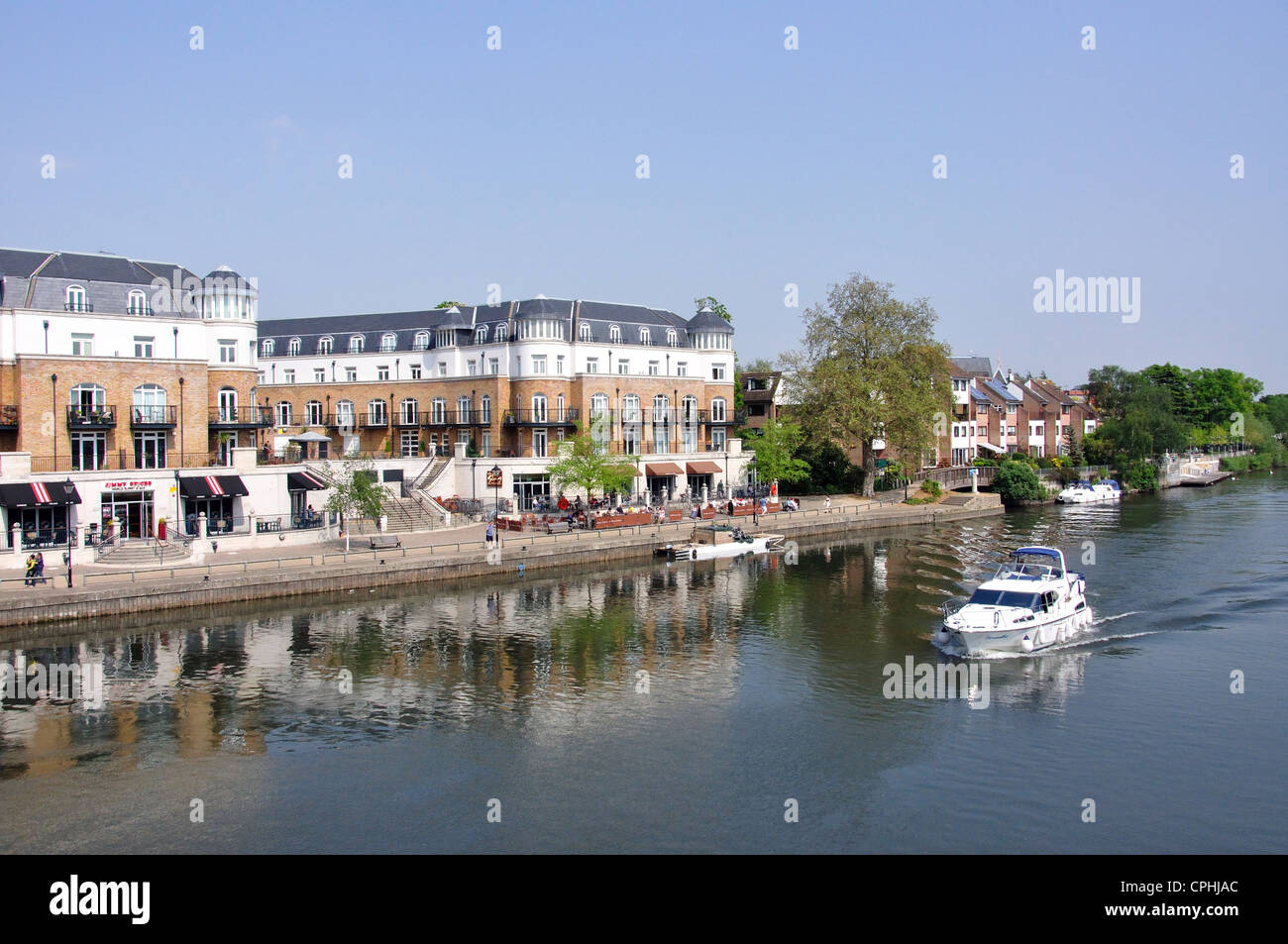 Riverside Promenade, Thames Rand, Staines-upon-Thames, Surrey, England, Vereinigtes Königreich Stockfoto