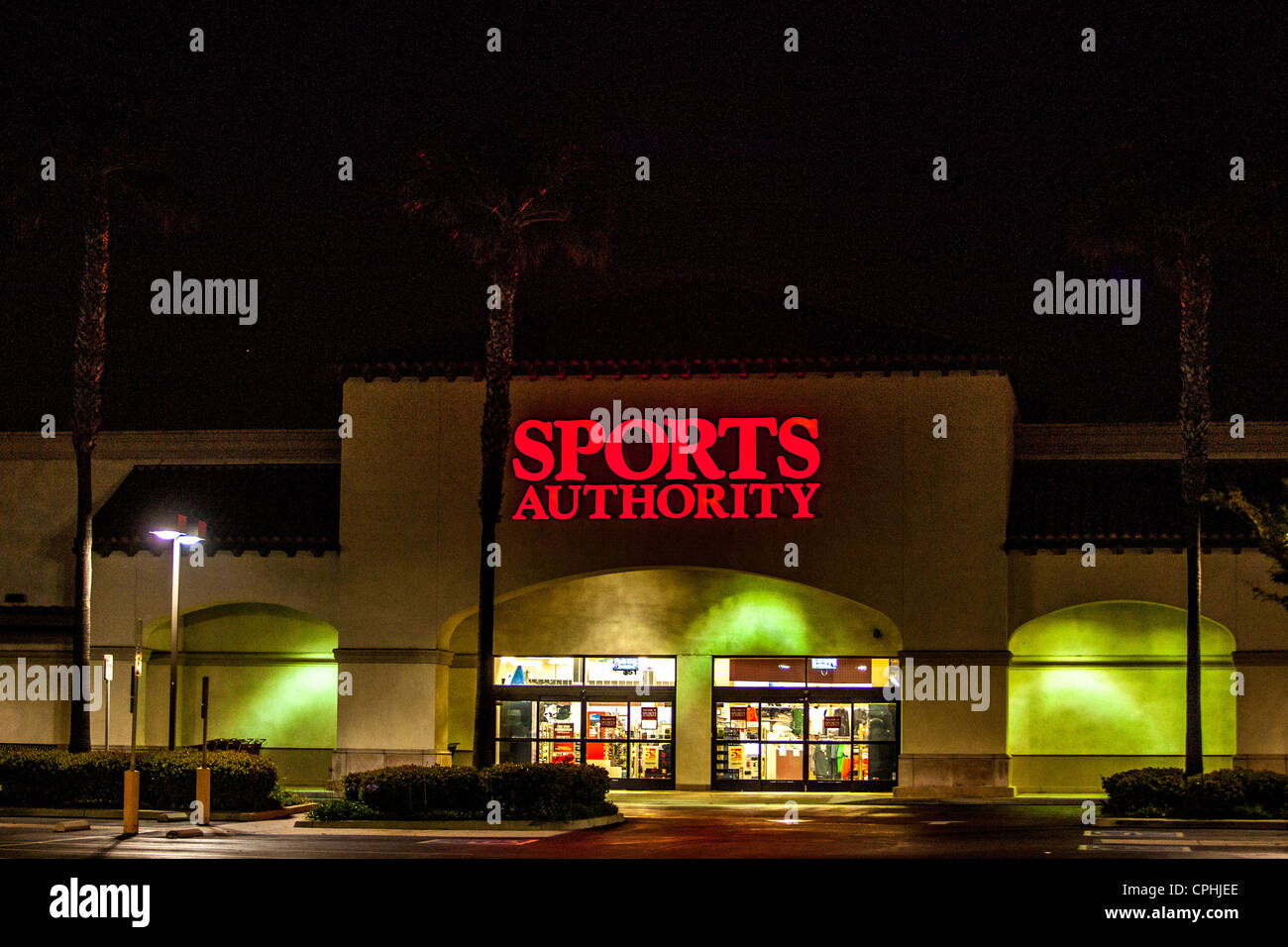 Ein Sports Authority Store In Oxnard Kalifornien nachts Stockfoto