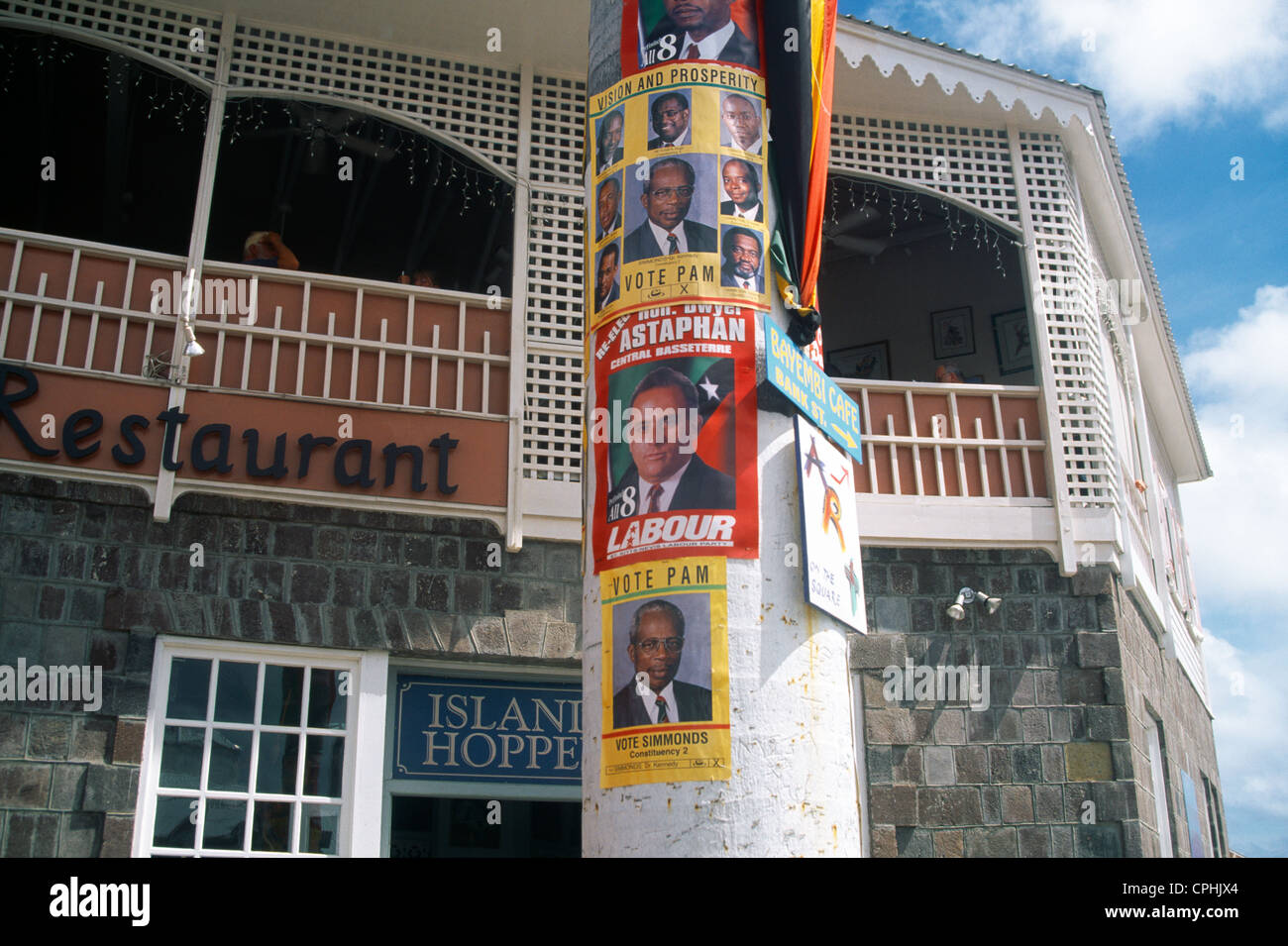 Basseterre, St. Kitts politische Plakate auf Post zu Wahlzeiten Stockfoto