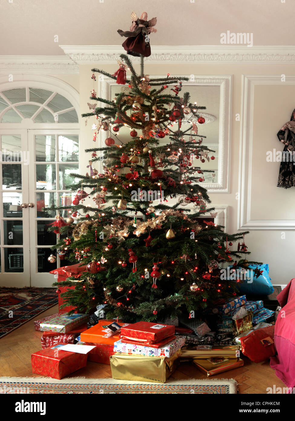 Geschenke unter dem Weihnachtsbaum Stockfoto
