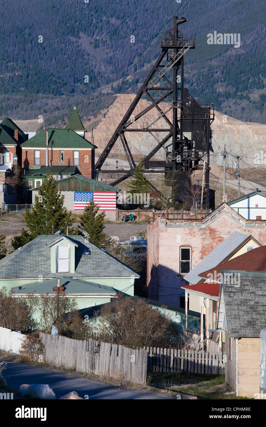 Häuser und Mine Fördergerüst, Butte, Montana Stockfoto