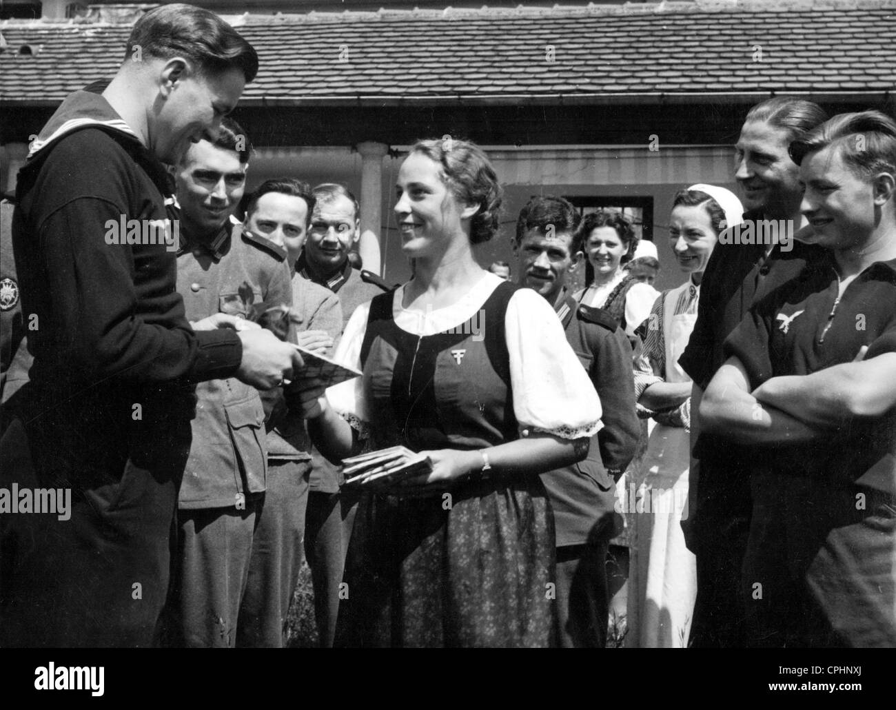 Mitglieder der Jugendgruppe von den Nazi-Frauenorganisation in einem Lazarett, 1940 Stockfoto