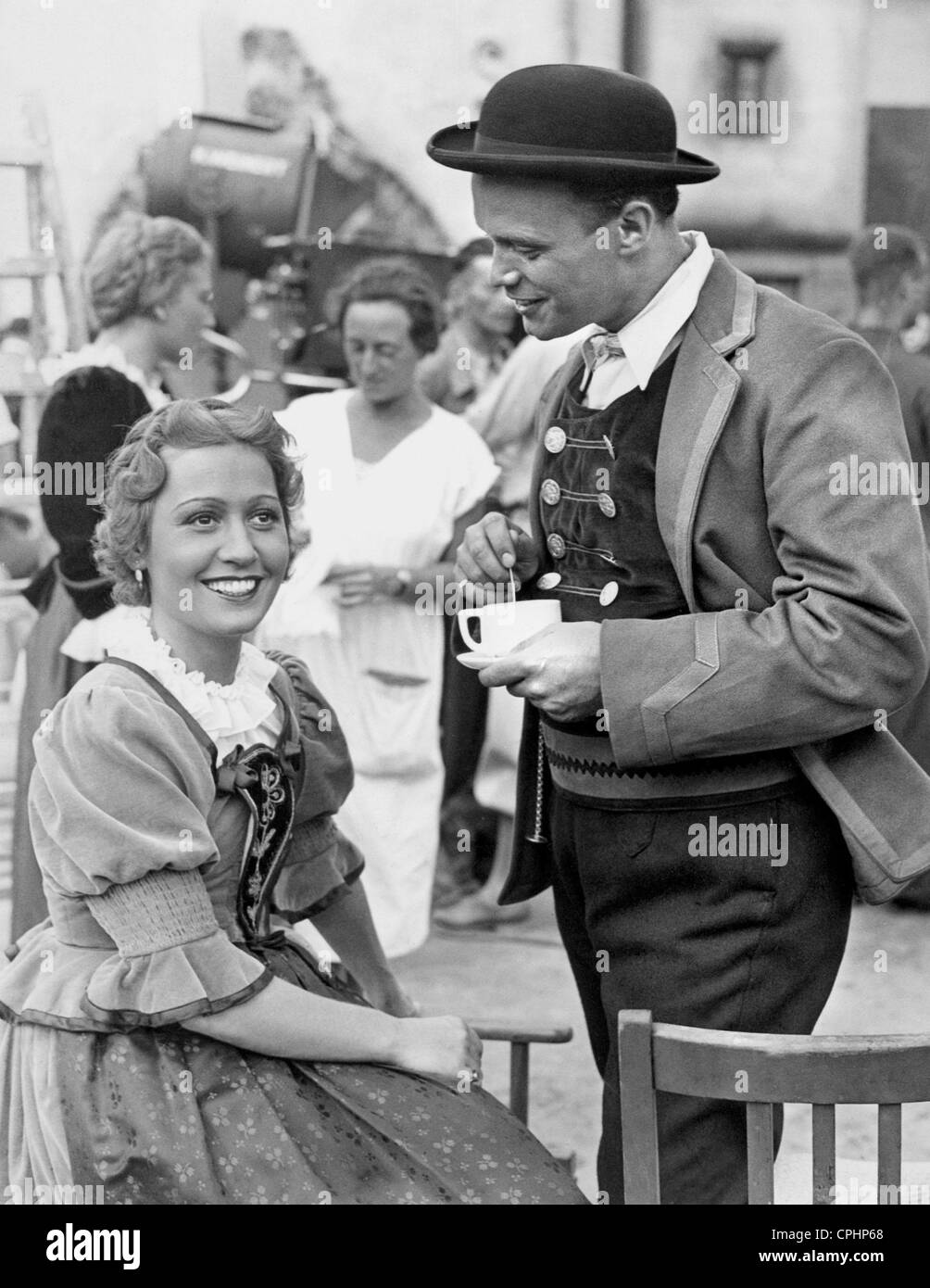 Heli Finkenzeller und Kurt Meisel während der Dreharbeiten, 1937 Stockfoto
