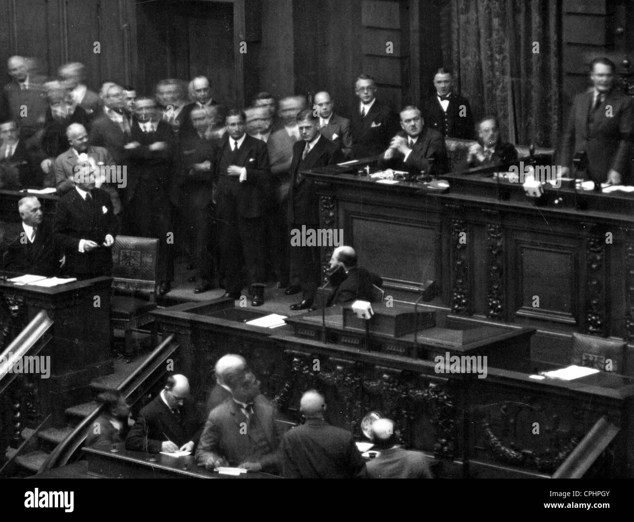 Der deutschen kommunistischen Partei unterbreitet eine Bewegung der kein Vertrauen in die Regierung von Reichskanzler Franz von Papen, Berlin 12 Stockfoto
