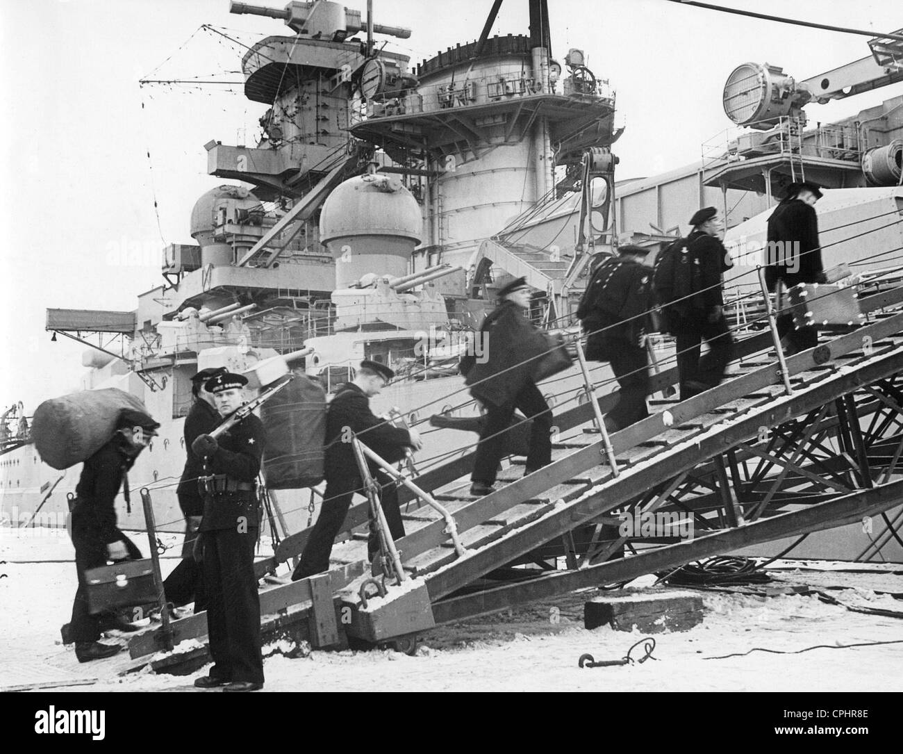 Segler bekommen an Bord der "Scharnhorst", 1939 Stockfoto