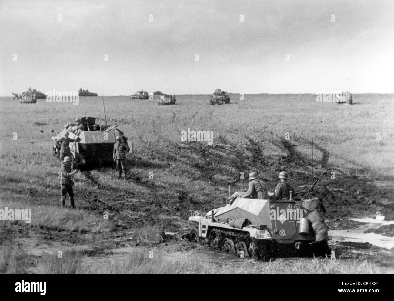 Deutsche gepanzerte Fahrzeuge an der Ostfront 1942 Stockfoto