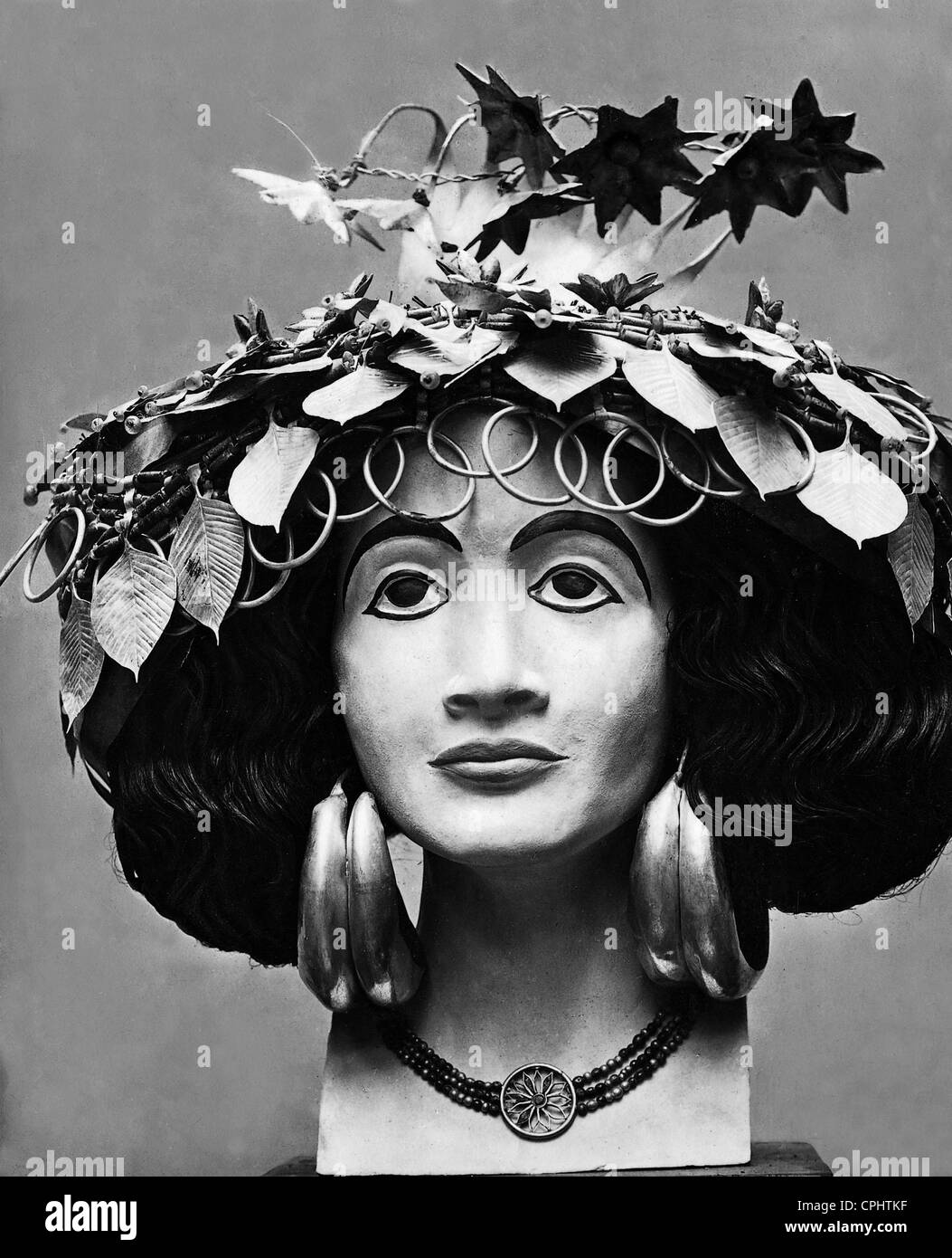 Kopfschmuck aus Silub-Ad, 1928 Stockfoto