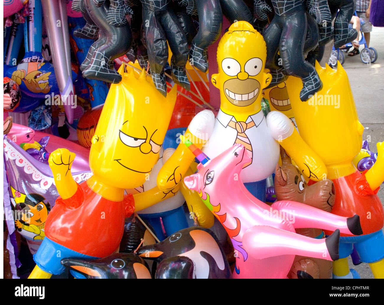 Homer und Bart Simpson animierte TV-Serie Ballonkunst in einem Souvenir-Stand. Minnesota State Fair St. Paul Minnesota MN USA Stockfoto