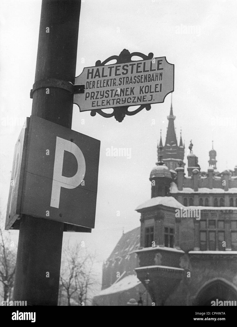 Zweisprachige Zeichen in Krakau, 1940 Stockfoto