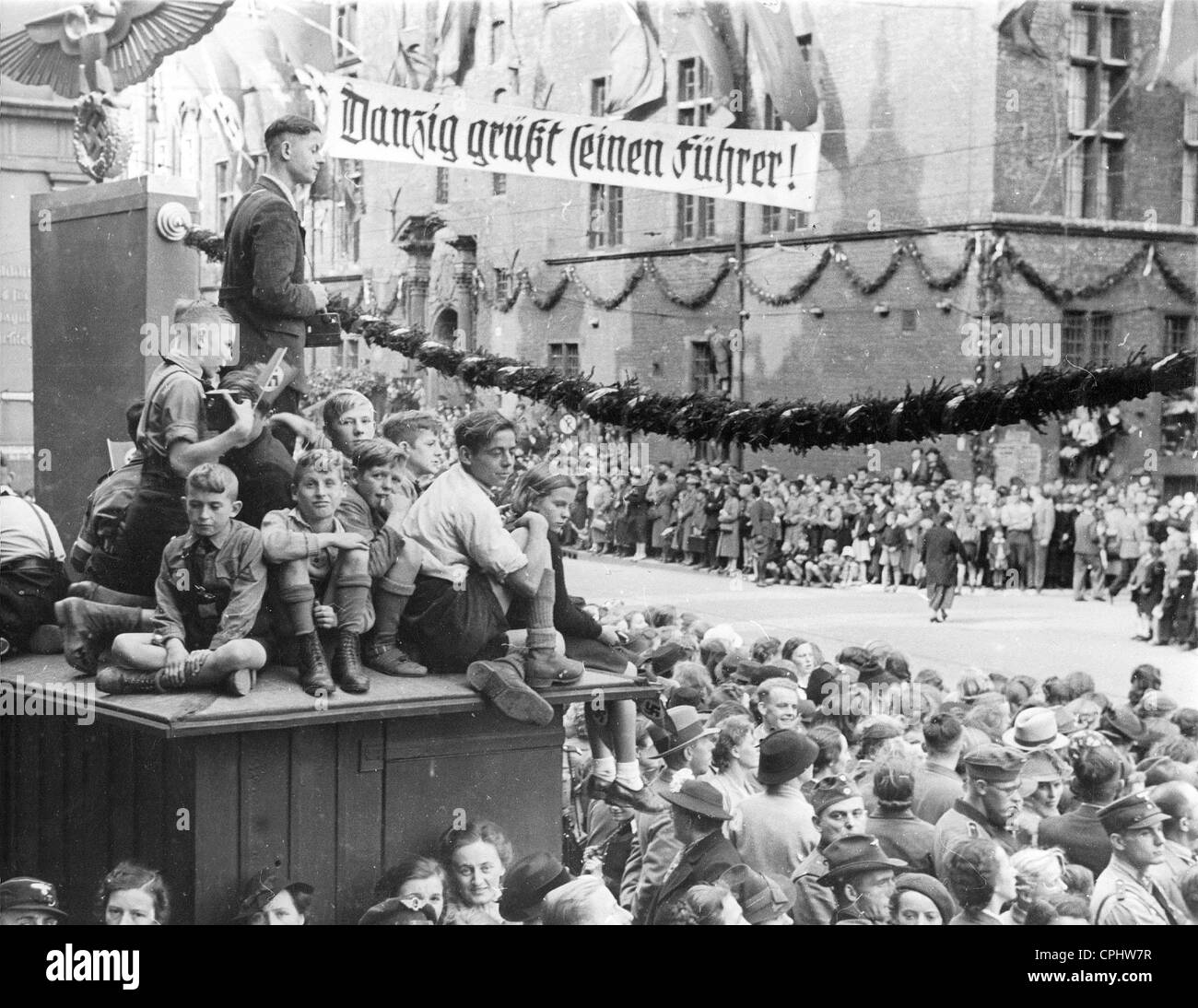 Bewohner von Danzig warten auf Adolf Hitler, 1939 Stockfoto