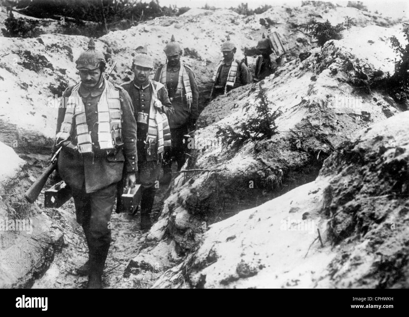 Deutsche Soldaten in einem Graben, 1914 Stockfoto