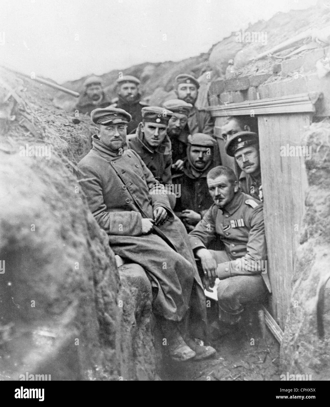 Deutsche Soldaten in Schützengräben an der Westfront, 1915 Stockfoto