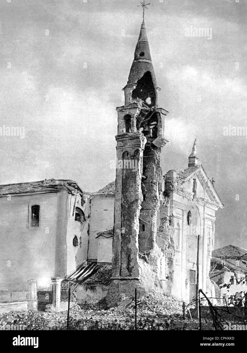 Beschädigte Kirche in Ponte di Piave, 1918 Stockfoto