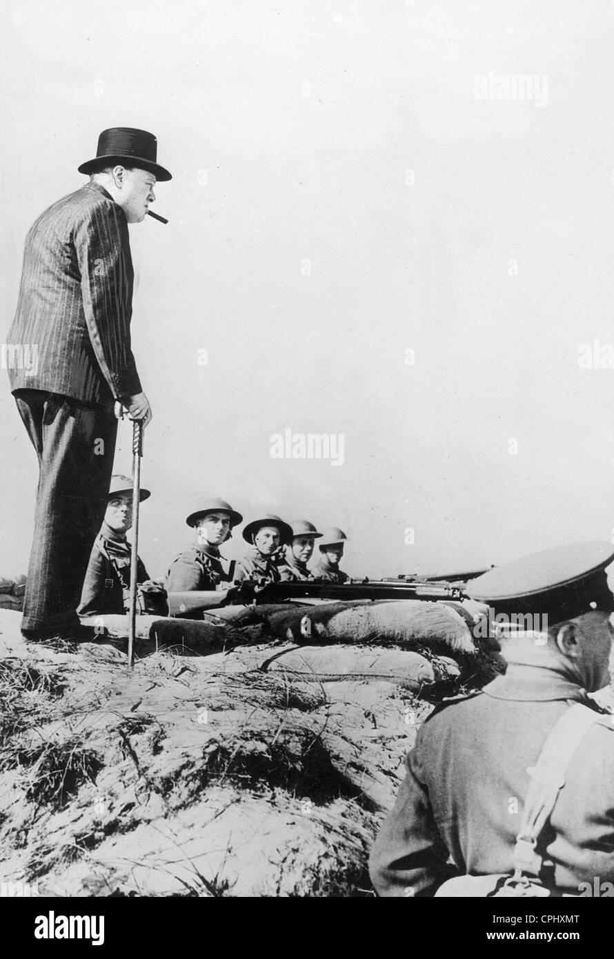 Winston Churchill besucht britische Position am Ärmelkanal, 1940 Stockfoto