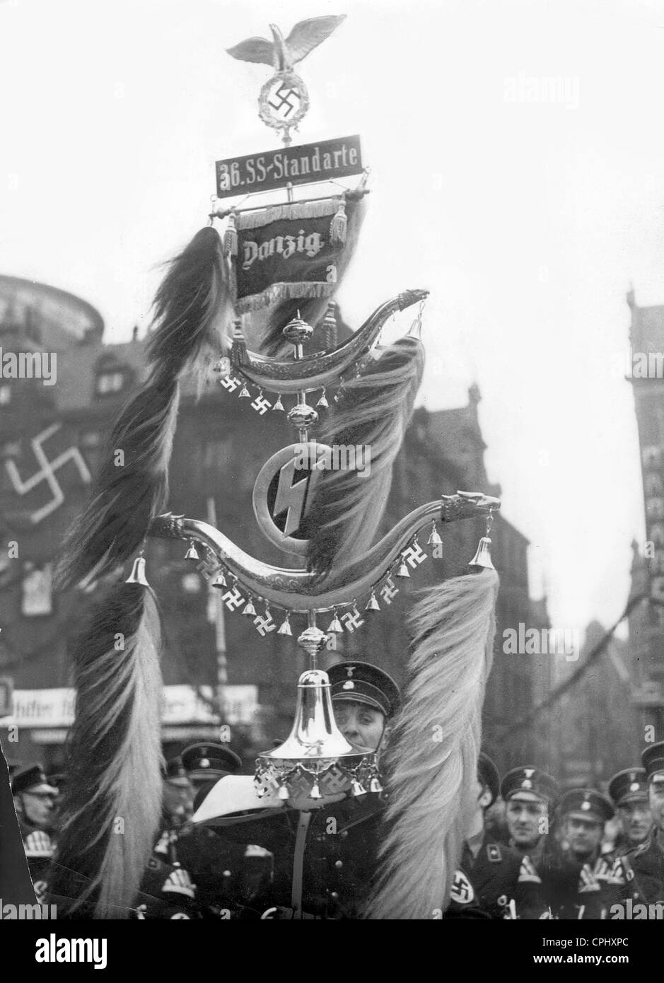 Marschierendes Band des 36.SS-Standard "Danzig", 1939 Stockfoto