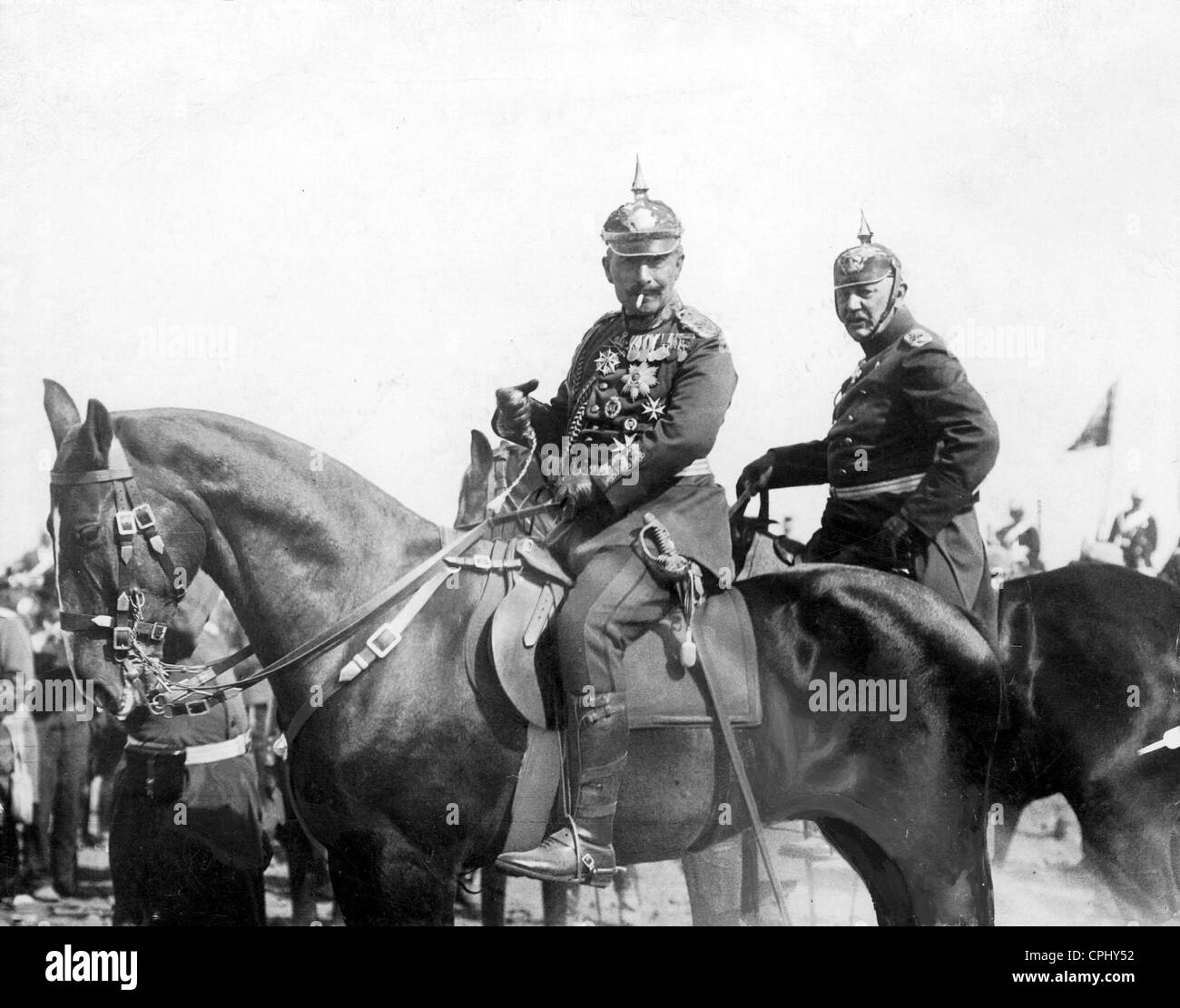 Kaiser Wilhelm II. und Helmuth von Moltke während eines Manövers, 1911 Stockfoto