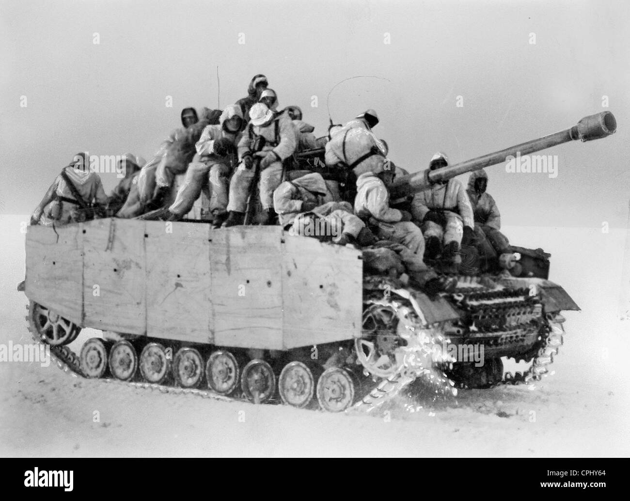 StuG IV transportiert Infanterie an der Ostfront 1944 Stockfoto