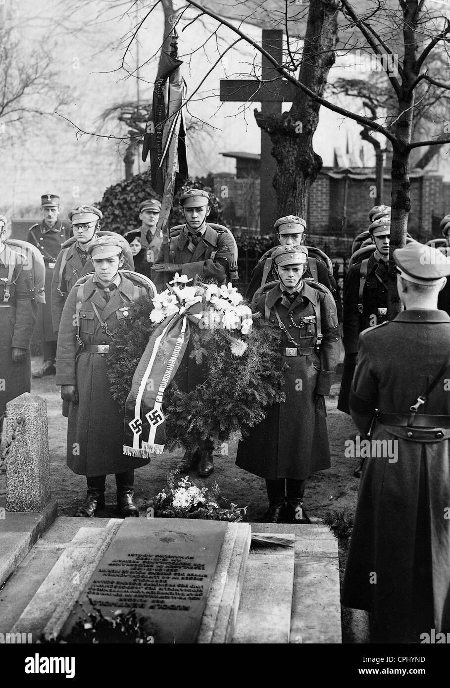 Kranzniederlegung am Grab von Rudolf Berthold, 1935 Stockfoto