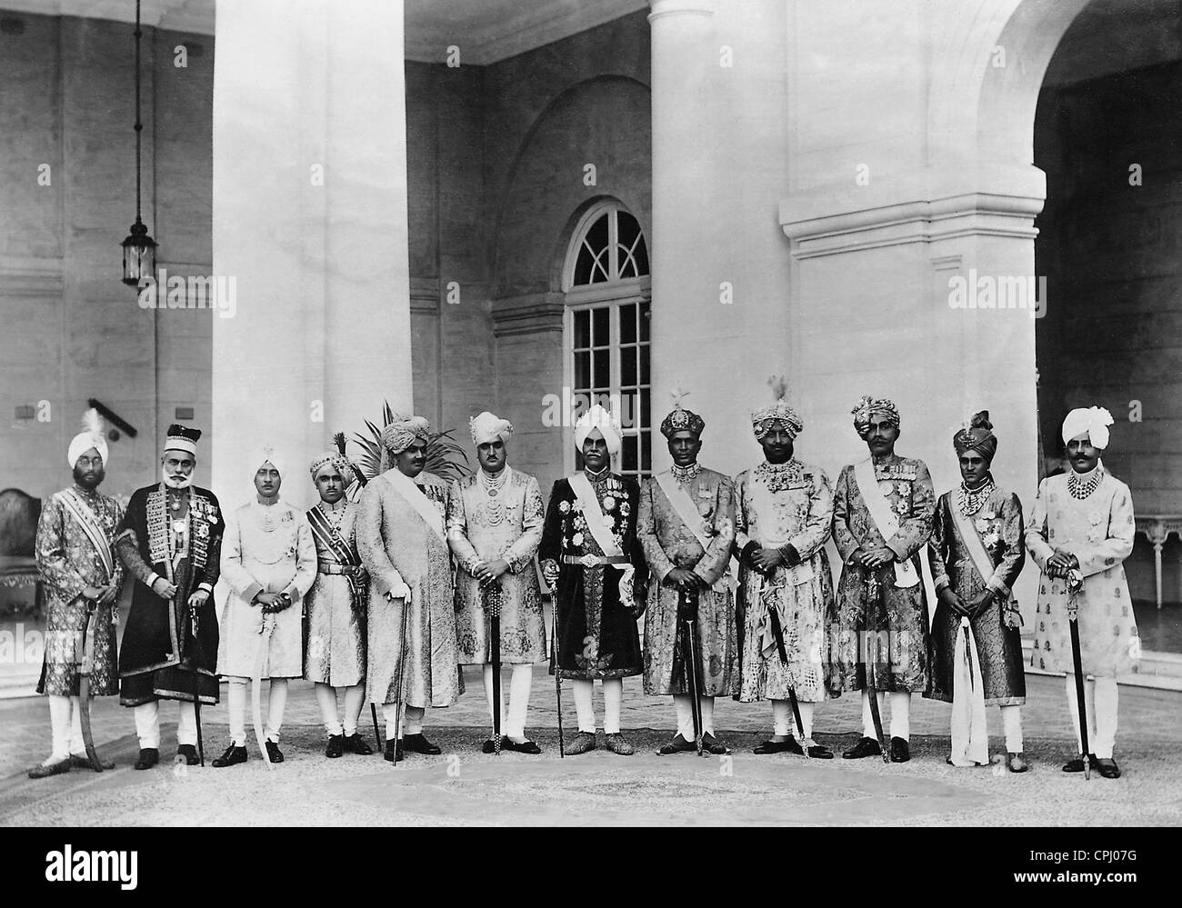 Gruppenfoto mit dem Maharaja von Kapurthala, 1928 Stockfoto