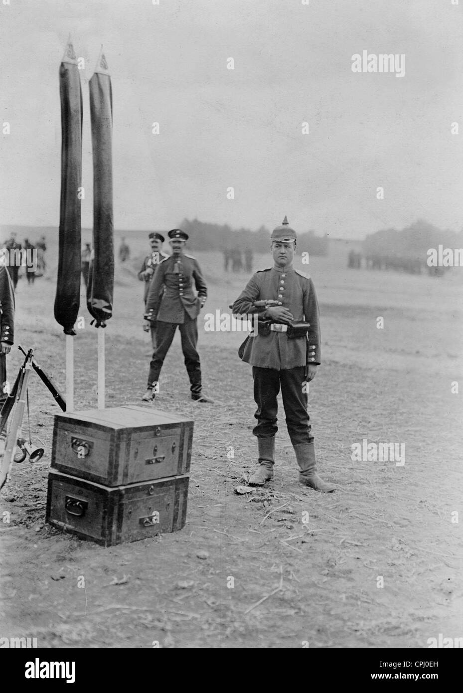 Auf die Fahnen zu bewachen, während der kaiserlichen Manöver in Deutschland, 1911 Stockfoto